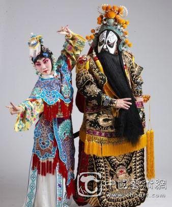 二哥尚长麟继承了父亲的衣钵,我自己则是一名唱花脸的京剧演员