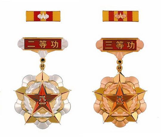 此次抗疫工作火线立功人员获得的二等功,三等功奖章.