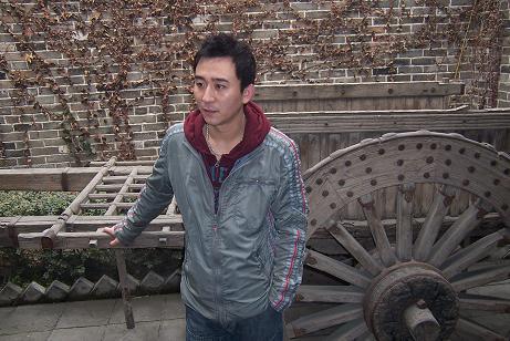 明星全接触 正文   目前,实力派青年男演员赵毅 (blog) 正在西安赶拍