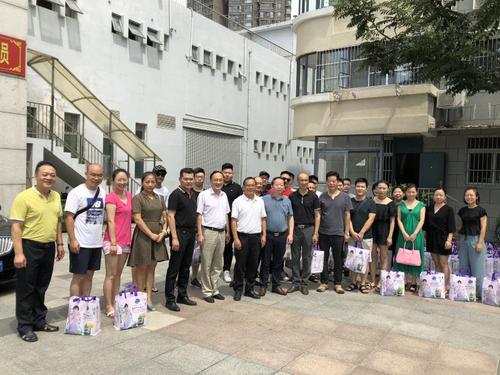 集团送清凉真情润心田