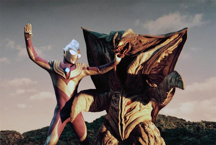 完整购入《迪迦奥特曼》《戴拿奥特曼》《盖亚奥特曼》三部各自的高潮