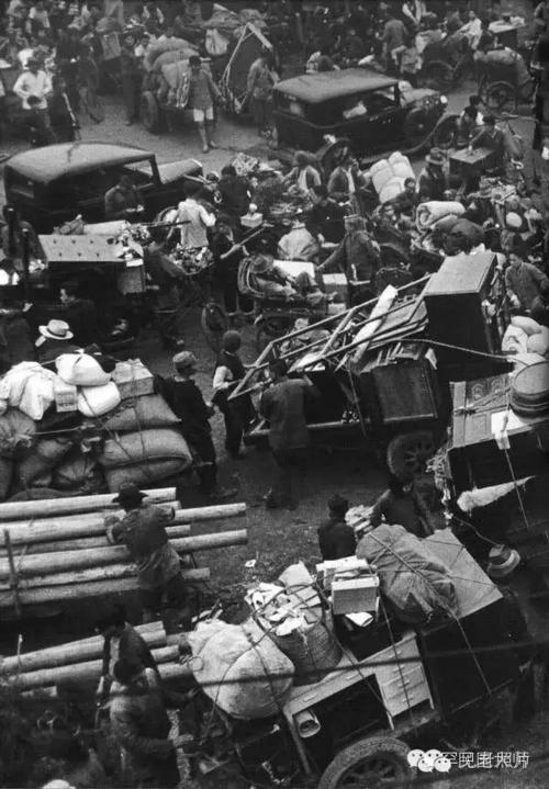 照片大约拍于1948-1949年之间.
