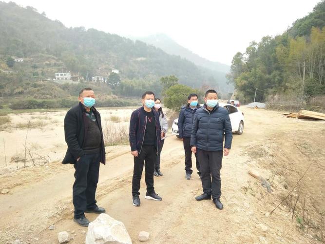 近日,县政协副主席李仁强深入牛镇镇严姜,南阳,龙坪,禅源等村,督查