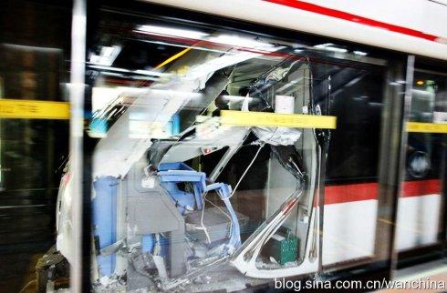 地铁一号线今晨发生撞车事故,车头撞出轨
