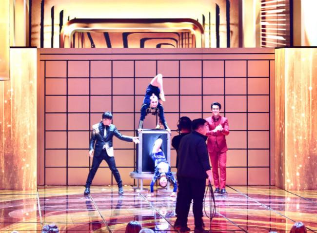 鼠年央视春晚魔术节目创史上最帅魔术团