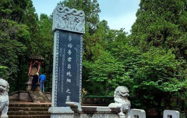 铩羽而归,直到1959年永乐宫搬迁项目开启后,一座墓碑引起了人们的注意