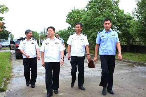 平安| 无为县委常委,政法委书记,公安局长董剑上芜湖日报了!