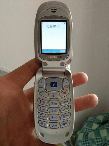 出个经典中的经典三星老款上翻盖手机