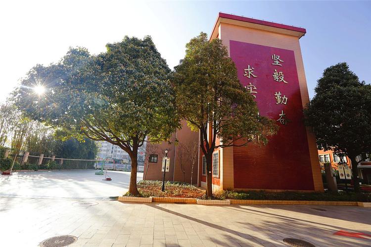 学校简介 昆明滇池中学创办于2002年9月,学校管理,教育教学方法与