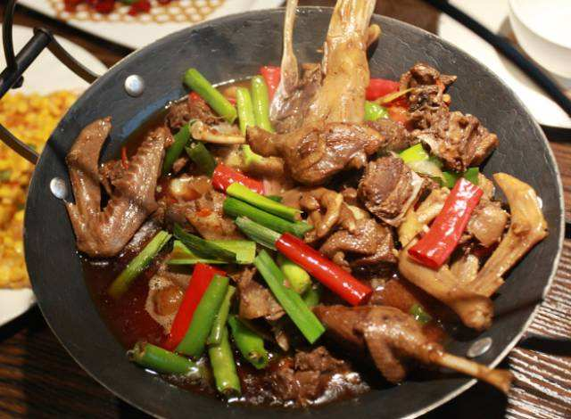 79元享门市价248元的吊锅套餐,鸡吊锅,鸭吊锅任选其一,还有多种配菜!