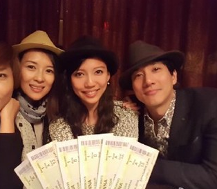 章子怡与王力宏夫妻合照