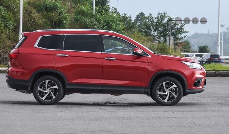 于中型7座suv,是北汽幻速品质上行的旗舰之作,全系共推出7款配置车型