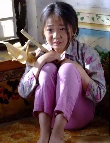 她6岁"为母还债",演戏一哭成名,如今24岁模样大改不敢