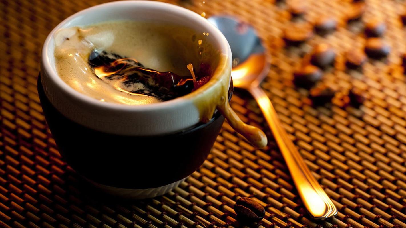 清新咖啡杯唯美桌面背景图片(1)-qq壁纸网