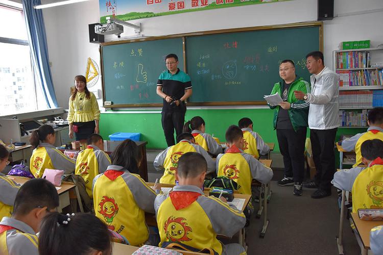 丹东凤城市东方红小学:辽宁日报"六一"特刊互动活动