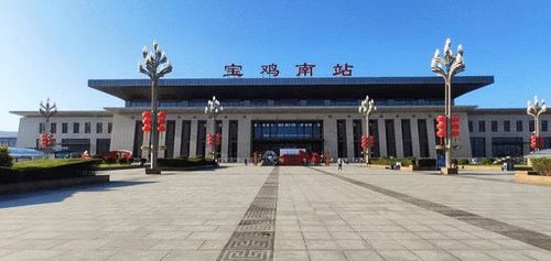 从行政中心跨越蟠龙大桥到宝鸡南站只有三公里,宝鸡南站可谓是很"