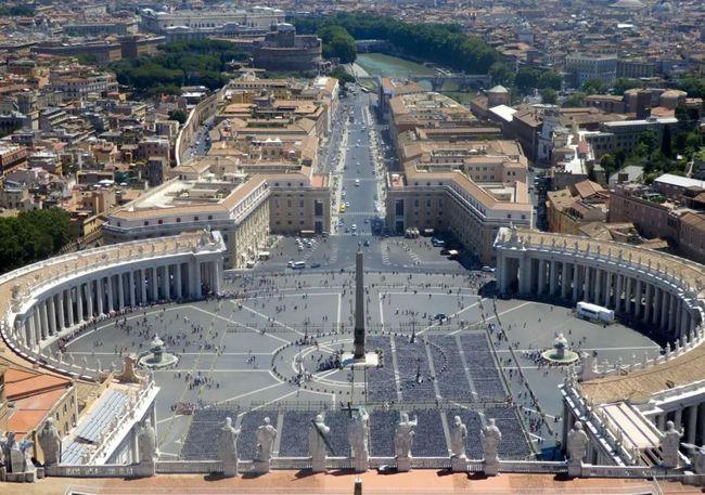 贝尔尼尼开始大量创作,并受委托在罗马圣彼得大教堂内的圣彼得墓上造