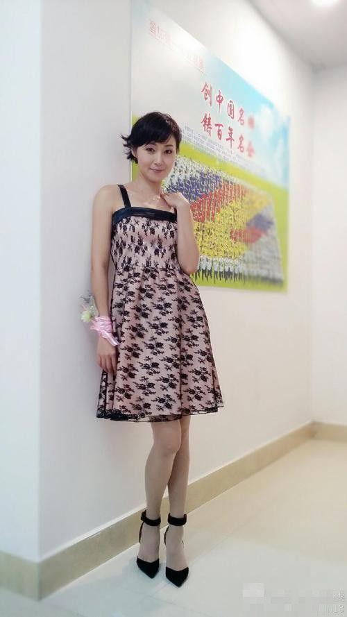 不过现如今已经50岁的万绮雯在颜值上