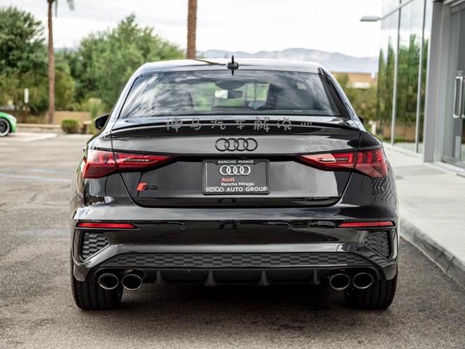 海外实拍全新奥迪s3三厢外观的造型个性又运动