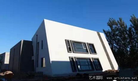 "   在北京,艺术家总感觉需要更大的空