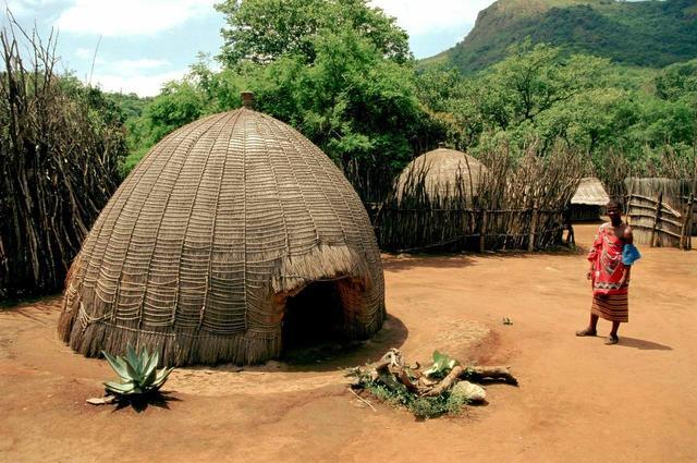 中国人随手扔掉的垃圾,却在非洲被视为珍宝,捡得越多越受尊敬