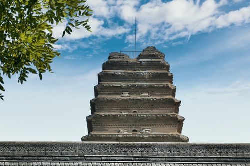 西安小雁塔这个角度可以看到塔顶还有待修缮