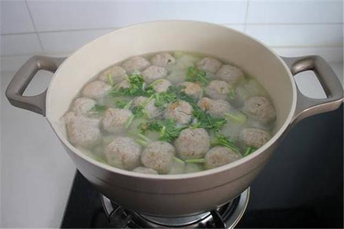 7.这样一道美味的水煮丸子就完成啦!