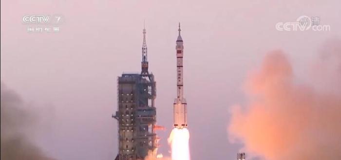 中国航天人始终在"两弹一星"精神激励下,不断朝着科技强国和航天强国