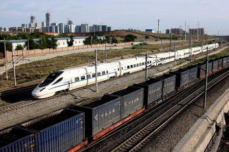 10月11日零时起,全国铁路将实行第四季度列车运行图,科学统筹安全和