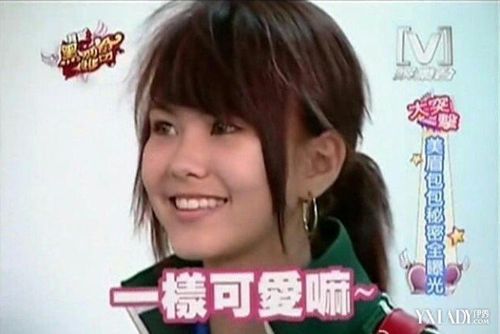 昆凌求学时就参加节目《我爱黑涩会》踏入演艺圈,当时艺名还是汉娜