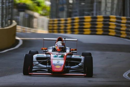 11月21日,澳门格兰披治四级方程式大赛排位赛在东望洋赛道结束,梁瀚昭