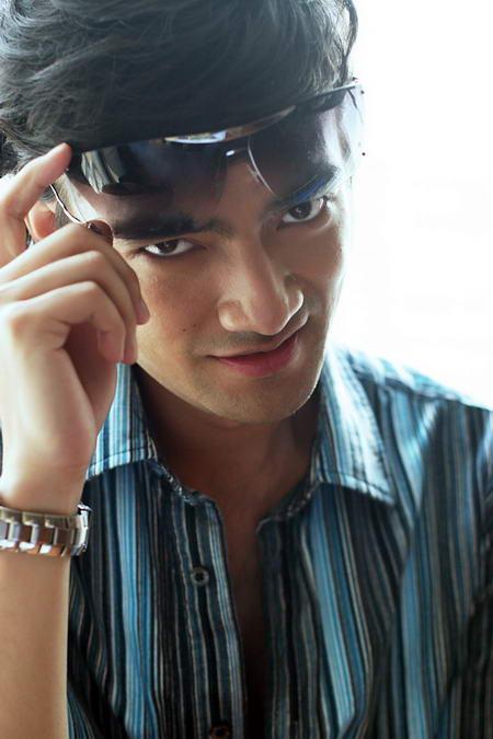 资料:话剧《午夜情深》演员--郭鹏