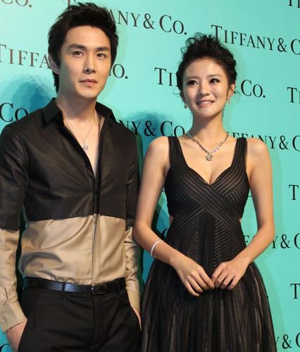 安以轩和李承铉合体亮相,十分抢眼,郎才女貌.