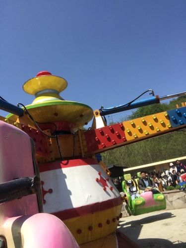 南京龙出没乐园人多吗,清明假期,有没有停车位啊