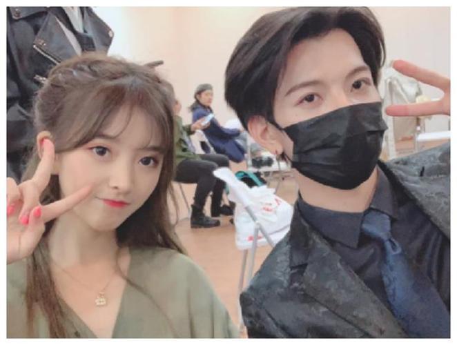 大家在看到七鹤大人女朋友撞脸鞠婧祎之后,很多人也是纷纷感叹世界是