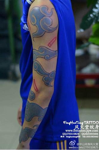 有没有金克丝胳膊上的纹身?求图