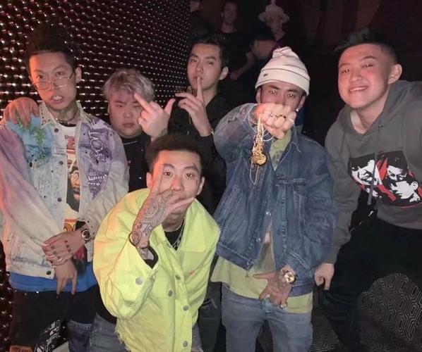 王嘉尔:我要做higher brothers和rich brian的同门