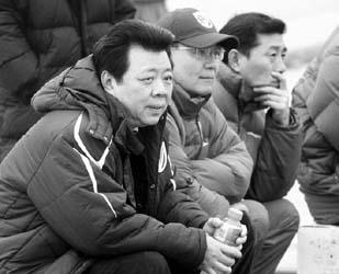 2006年2月份,在申花与青岛的一场热身赛中王成明还