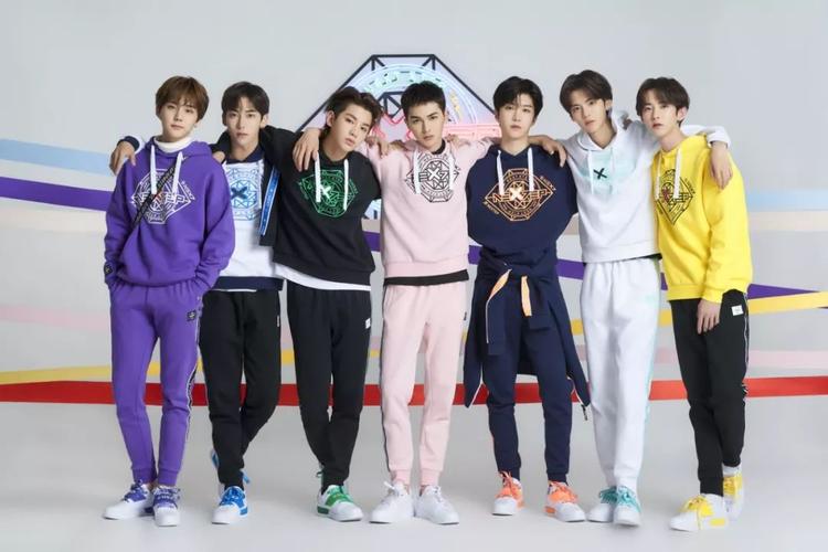 特步乐华七子next点燃你的潮流运动世界