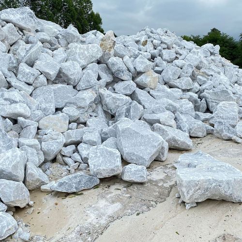 厂家销售矿石矿山大理石碳酸钙 大粗中粗细精 广西贺州大理石矿石