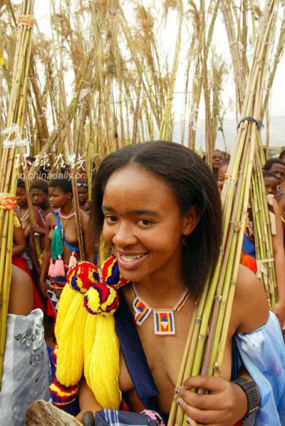 在斯威士兰,很多少女都以成为国王的妻子为荣