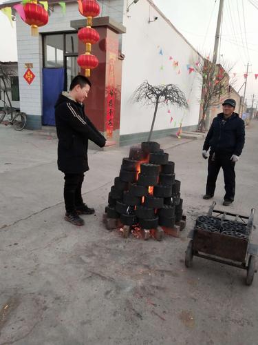 旺火生好了,别说,自己生的还真暖和