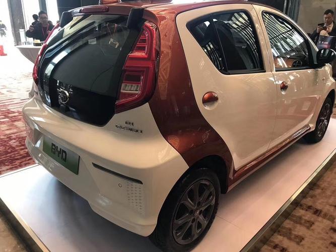 比亚迪全新e1微型纯电动车采用流水转向灯,细节体现质感-新浪汽车