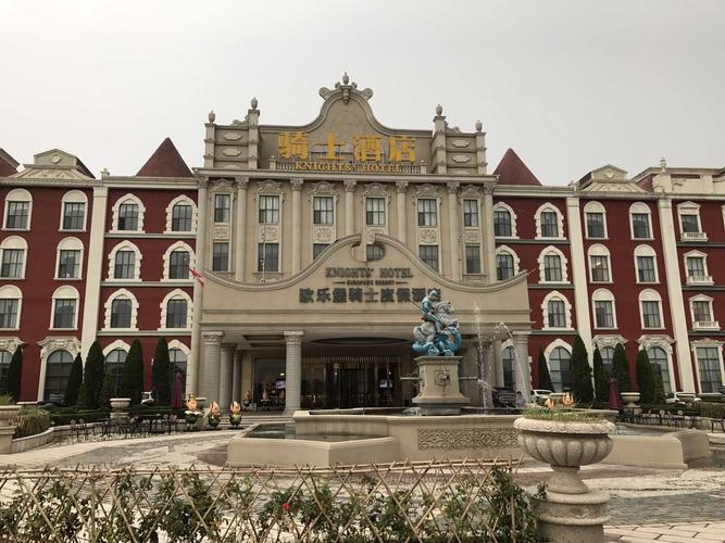 欧乐堡骑士酒店,预定了非常有特色的树屋,上下两层,特别适合小孩子住