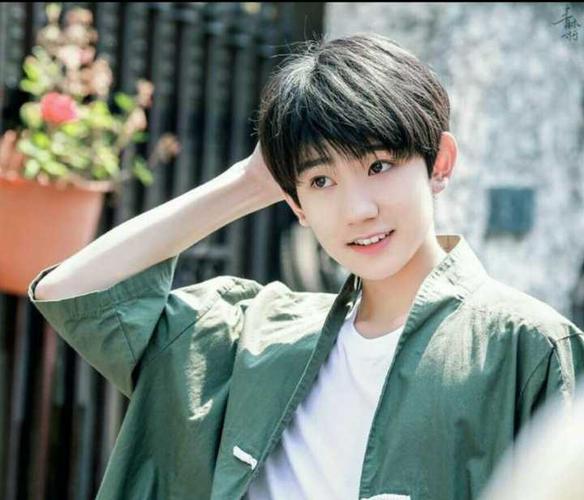 来给王源话题选个好看的头像吧 生日会美图安利?