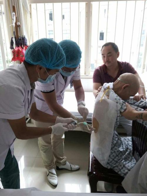 胸水穿刺抽水治疗.