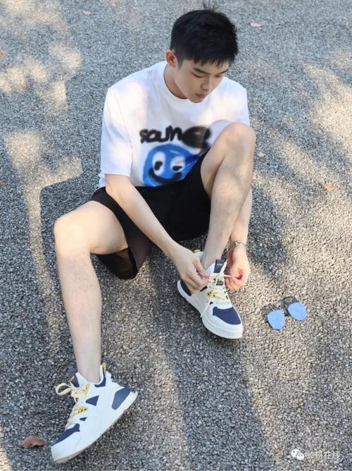 干净高帅的大长腿男生,清爽又养眼!