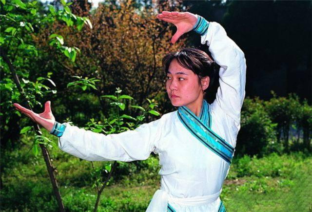 盘点有真功夫的武打女星,两个老外上榜,王者早已隐藏功与名