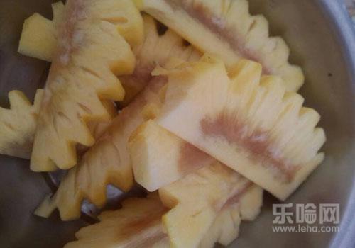 菠萝里面发黑能不能吃