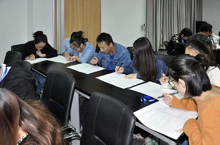 北京维拓时代建筑设计有限公司对近百名新员工进行技术质量培训